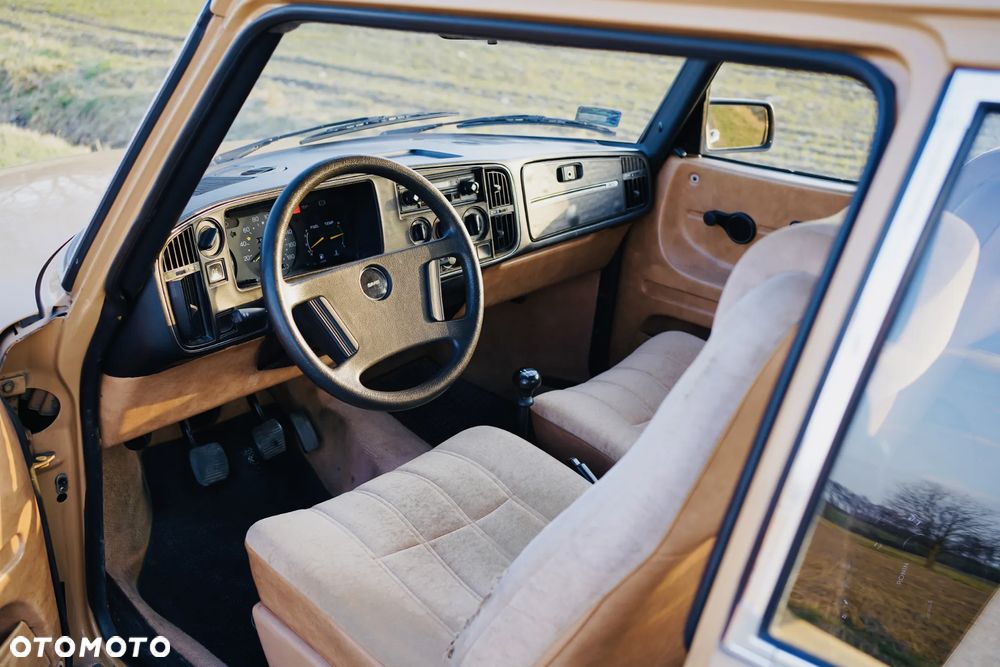Saab 900 - 15