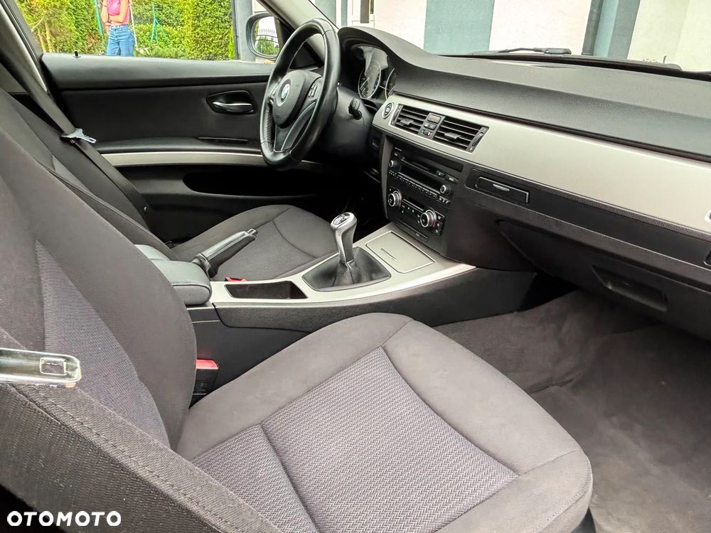 BMW Seria 3 318i - 12