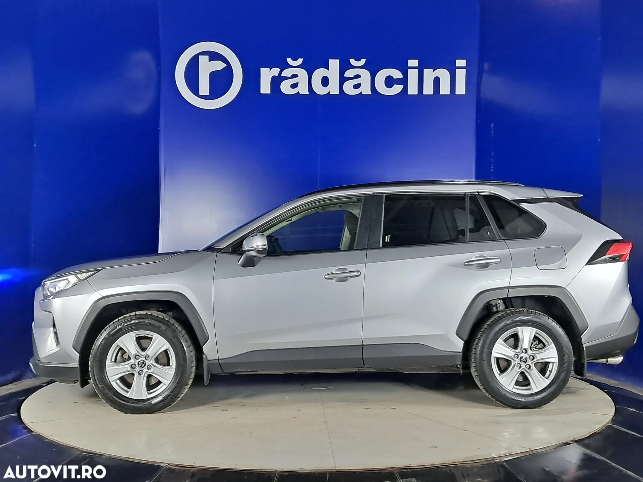Toyota RAV4 - 6