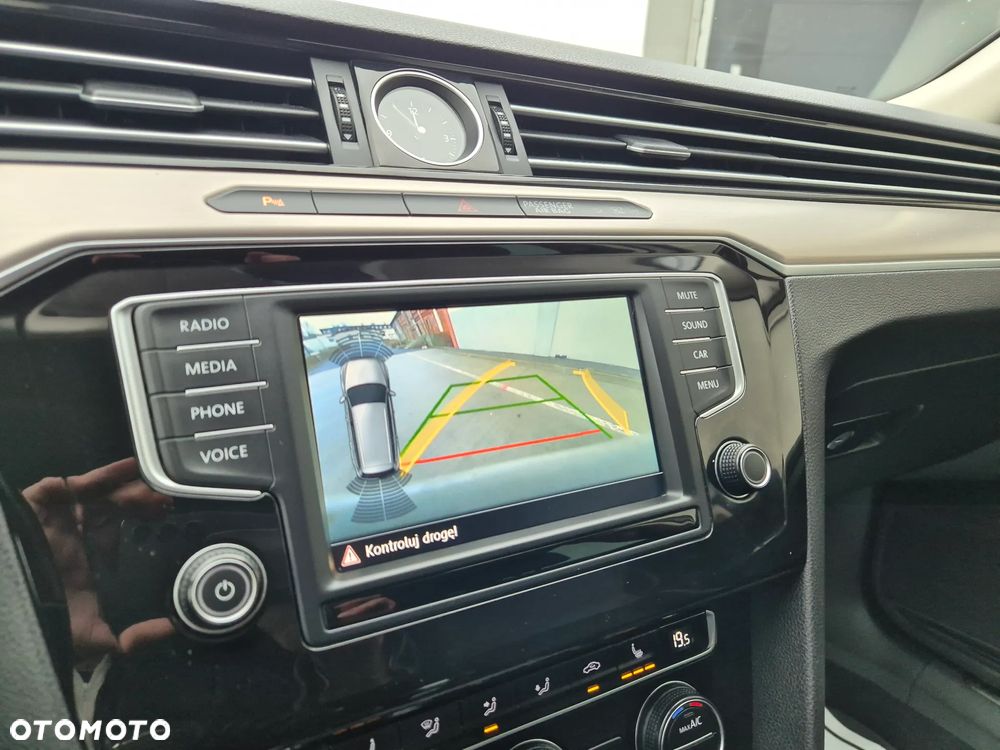 Volkswagen Passat Variant 2.0 TDI SCR 4Motion DSG (BMT) Highline - 20