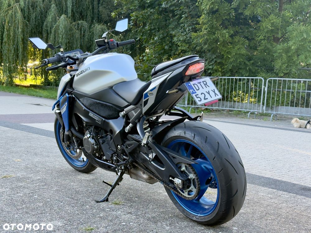 Suzuki GSX 1000 - 4