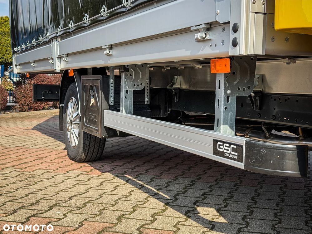 Iveco Daily plandeka 10ep, sypialnia - 19