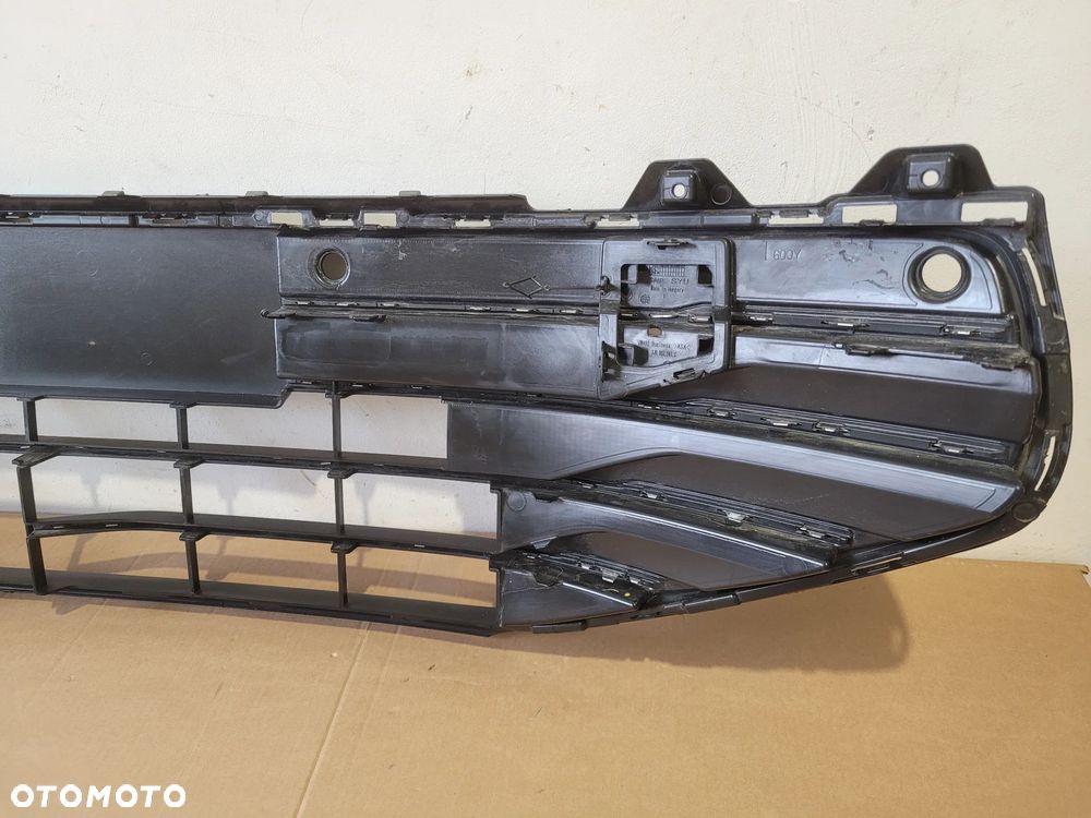 KRATKA ZDERZAKA ŚRODKOWA VW PASSAT B9 3J0853677K 3J0853677L - 7