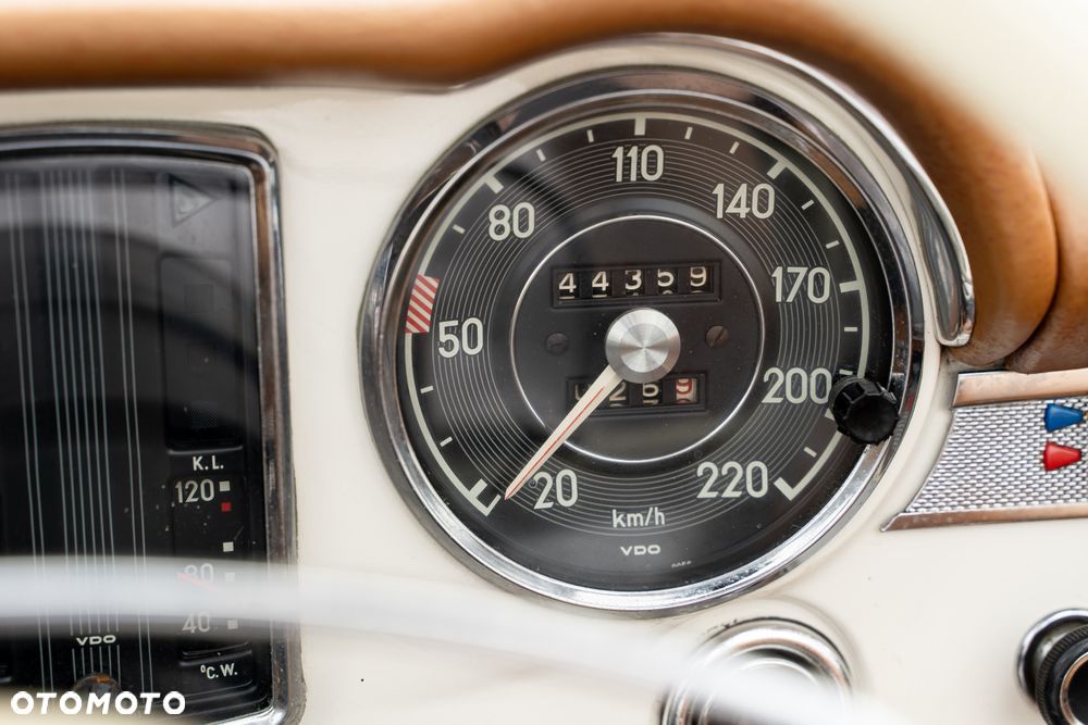 Mercedes-Benz SL - 26