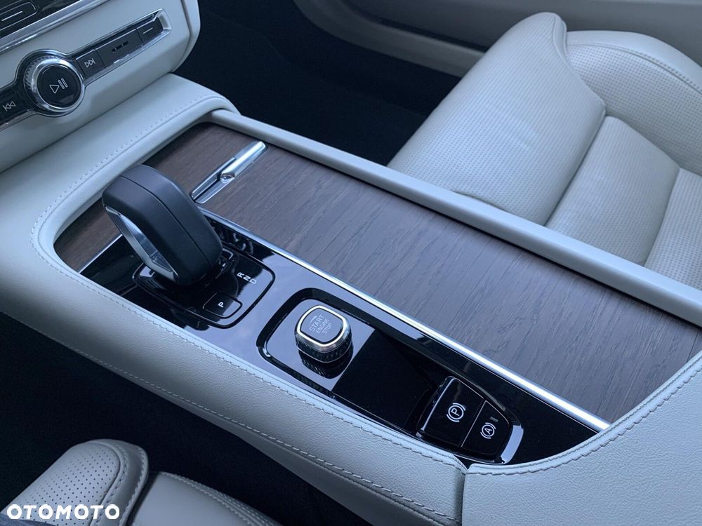 Volvo V90 Cross Country - 19