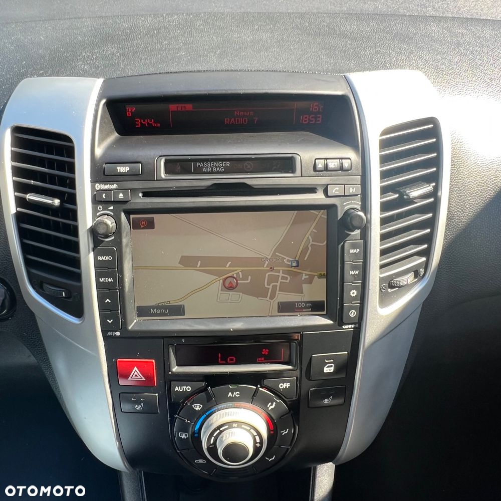 Kia Venga 1.6 CRDi 128 Fifa World Cup Edition - 10
