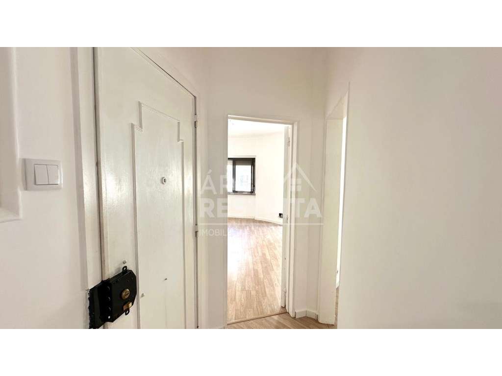 Apartamento T2 Renovado | Torre da Marinha, Seixal - Grande imagem: 5/41