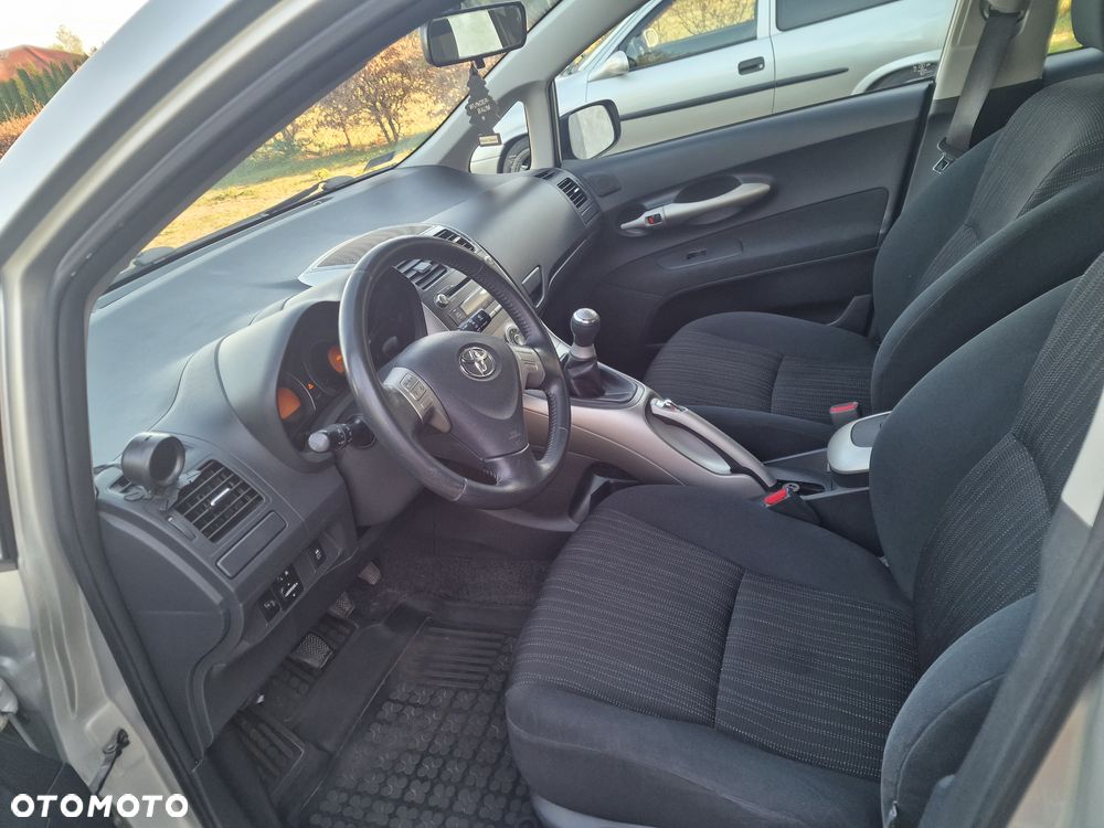 Toyota Auris - 13
