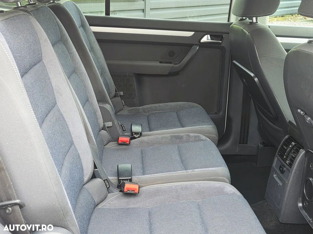 Volkswagen Touran 1.6 TDI DPF BlueMotion Technology STYLE - 24