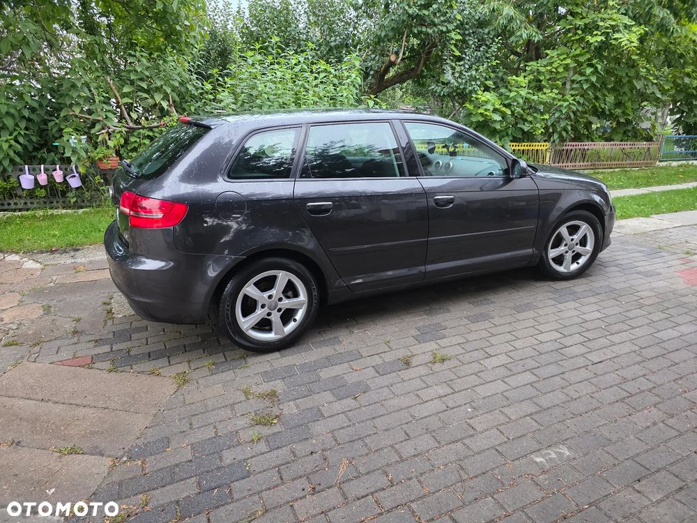 Audi A3 Sportback 1.6 TDI DPF Attraction - 2