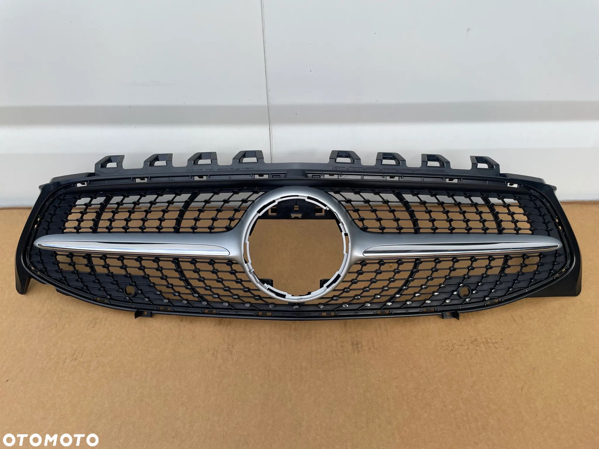 MERCEDES CLA W118 188 AMG DIAMOND CZARNE DIAMENTY GRILL ATRAPA PRZEDNIEGO ZDERZAKA ORYGINALNA ŁADNA PDC A1188880000 - 1