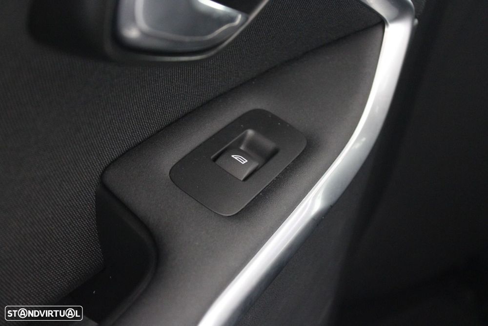 Volvo V40 Cross Country 2.0 D3 Momentum - 30