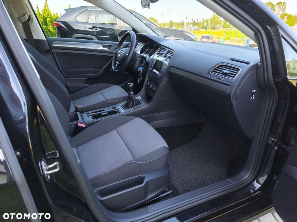 Volkswagen Golf - 11