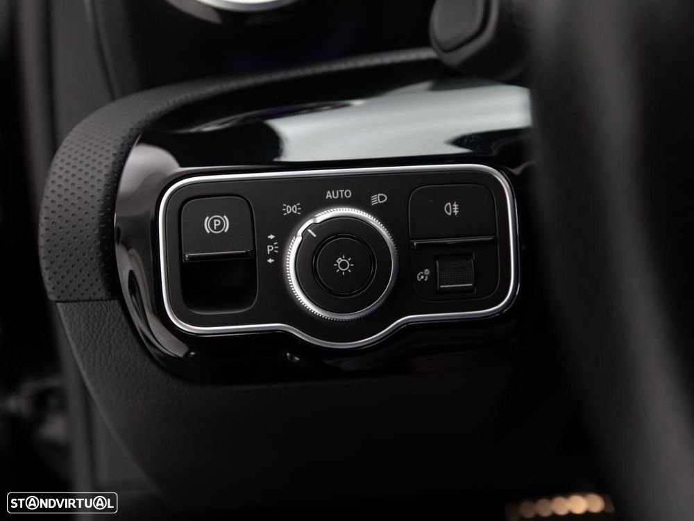 Mercedes-Benz A 200 7G-DCT AMG Line Advanced Plus - 17