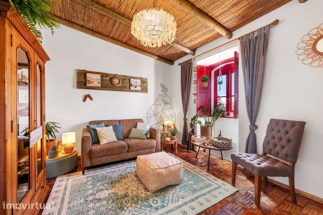 Moradia com 3 Quartos e Piscina, Tradicional, Totalmente Remodelada na - Grande imagem: 3/60