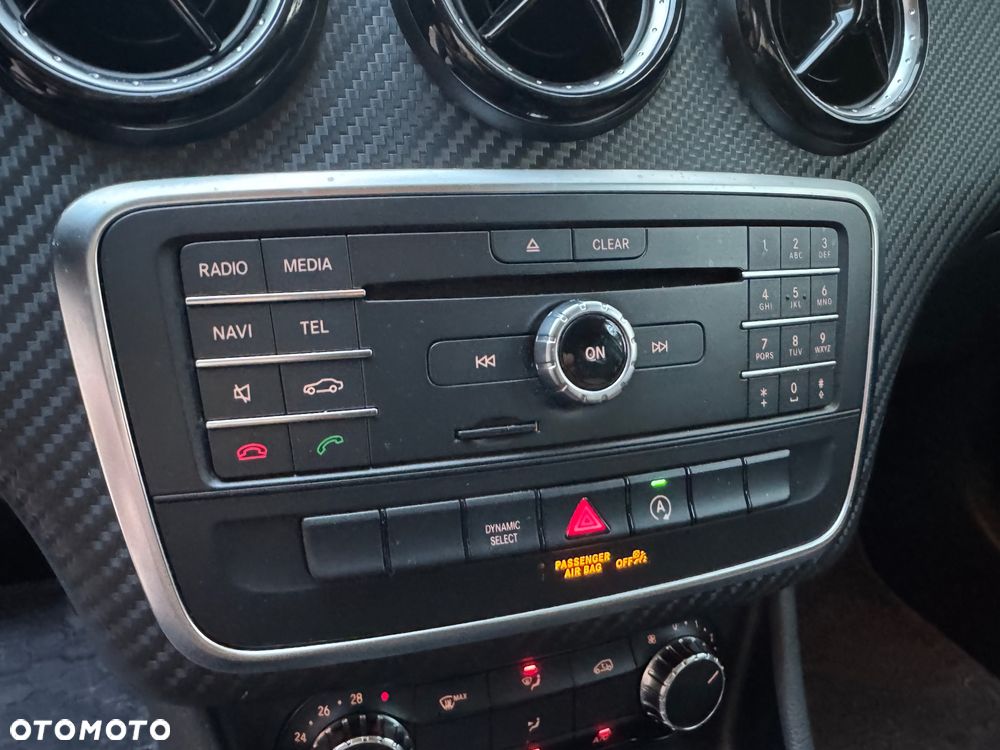 Mercedes-Benz GLA 200 7G-DCT Urban - 12