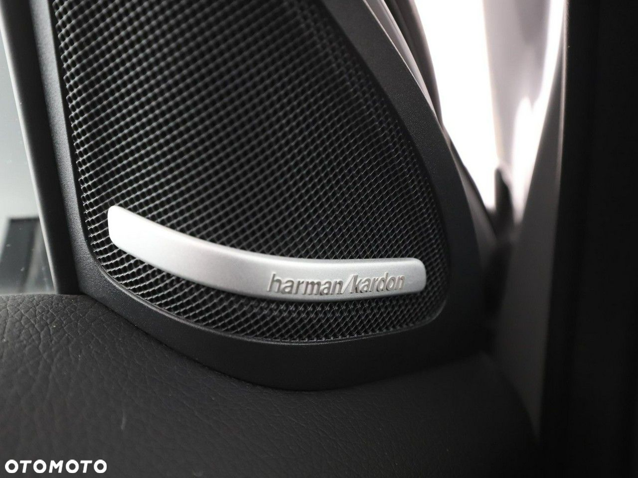 Mercedes-Benz GLA 250 4Matic 7G-DCT - 36