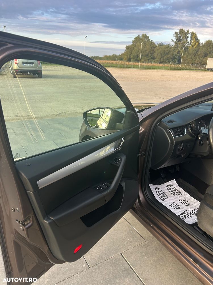 Skoda Octavia 2.0 TDI ELEGANCE - 9