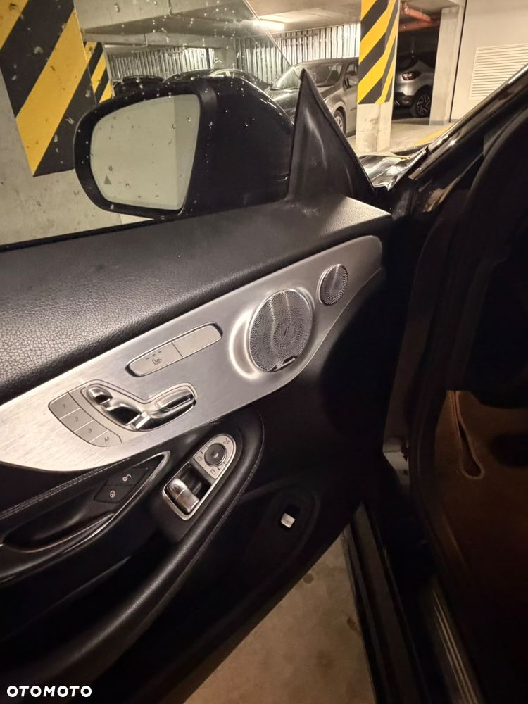 Mercedes-Benz Klasa C 300 9G-TRONIC AMG Line - 25