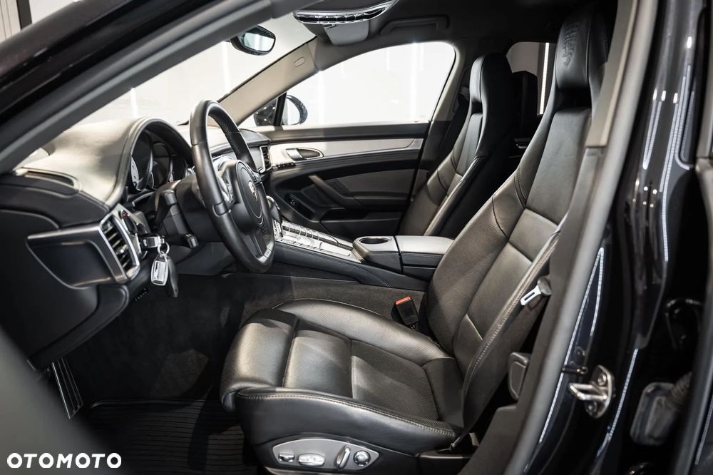 Porsche Panamera 4S - 12