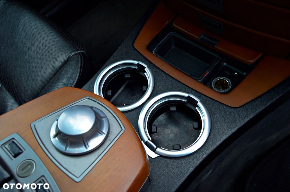 BMW Seria 7 745i - 22