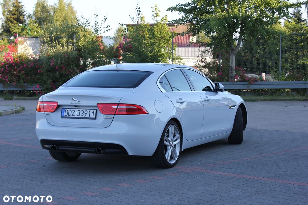 Jaguar XE S - 30
