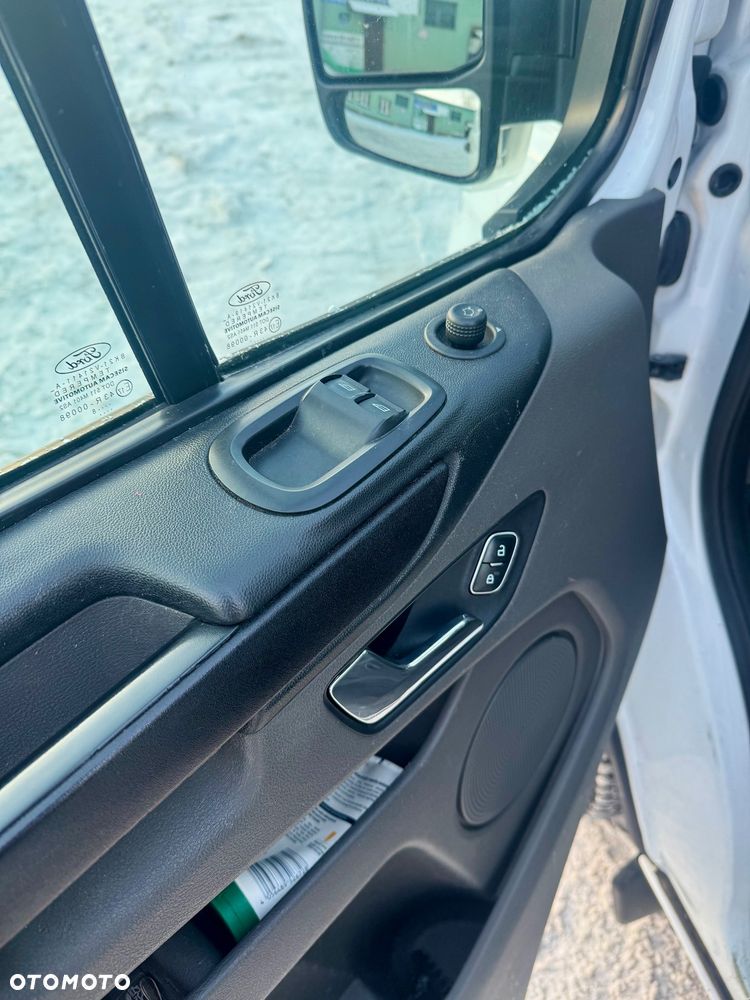 Ford Transit Custom - 13