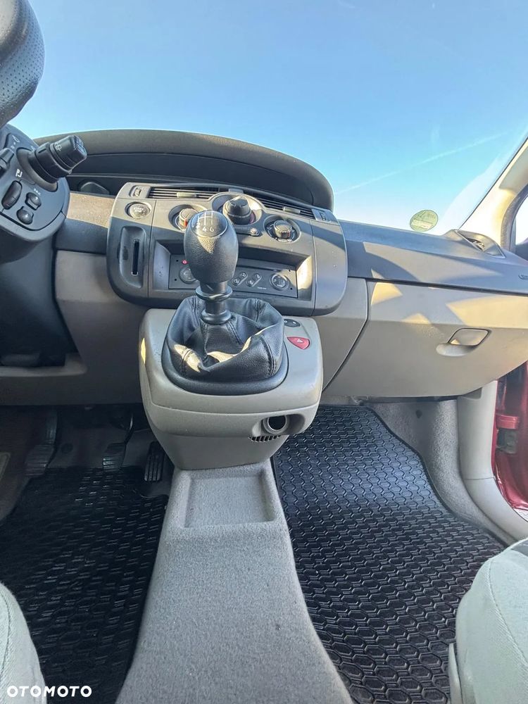 Renault Scenic 1.9 dCi FAP Avantage - 22