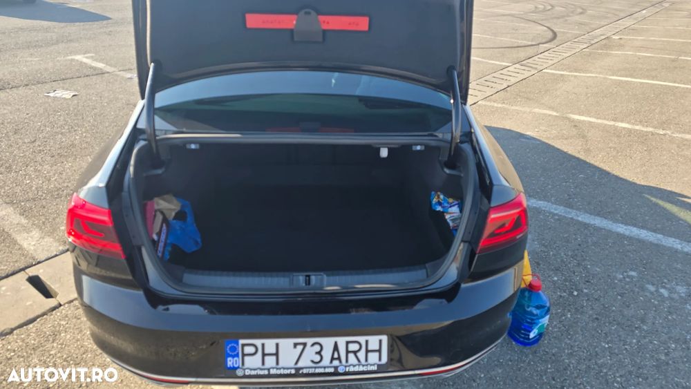 Volkswagen Passat 2.0 TDI DSG Highline - 28