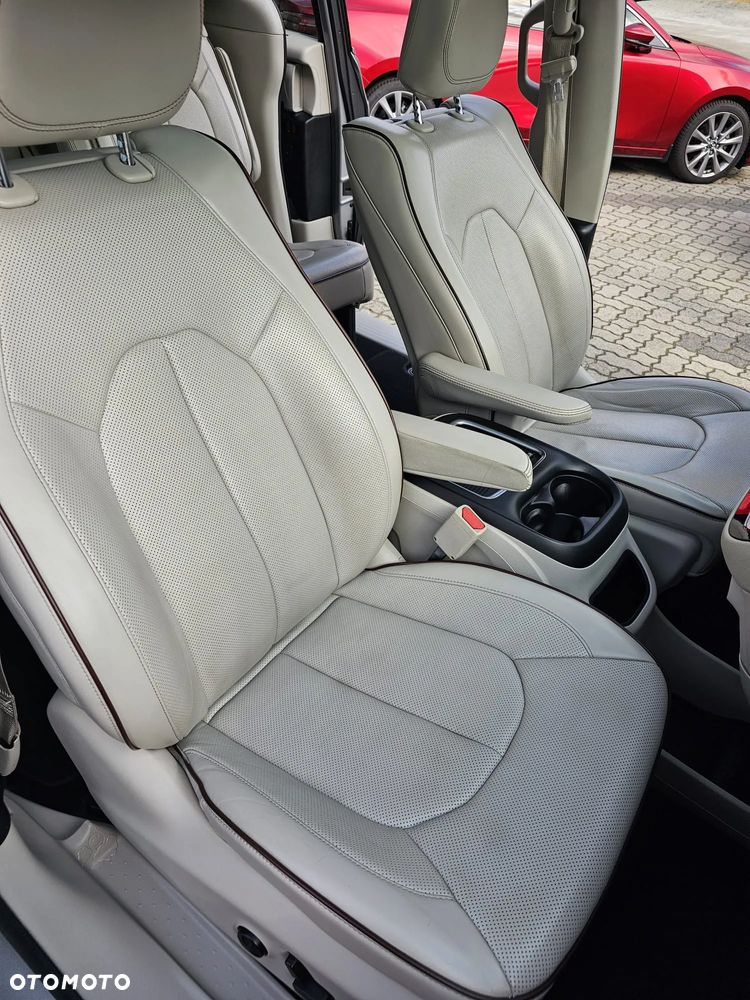 Chrysler Pacifica - 14