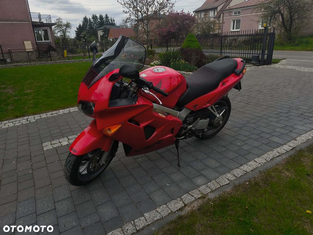 Honda VFR - 3