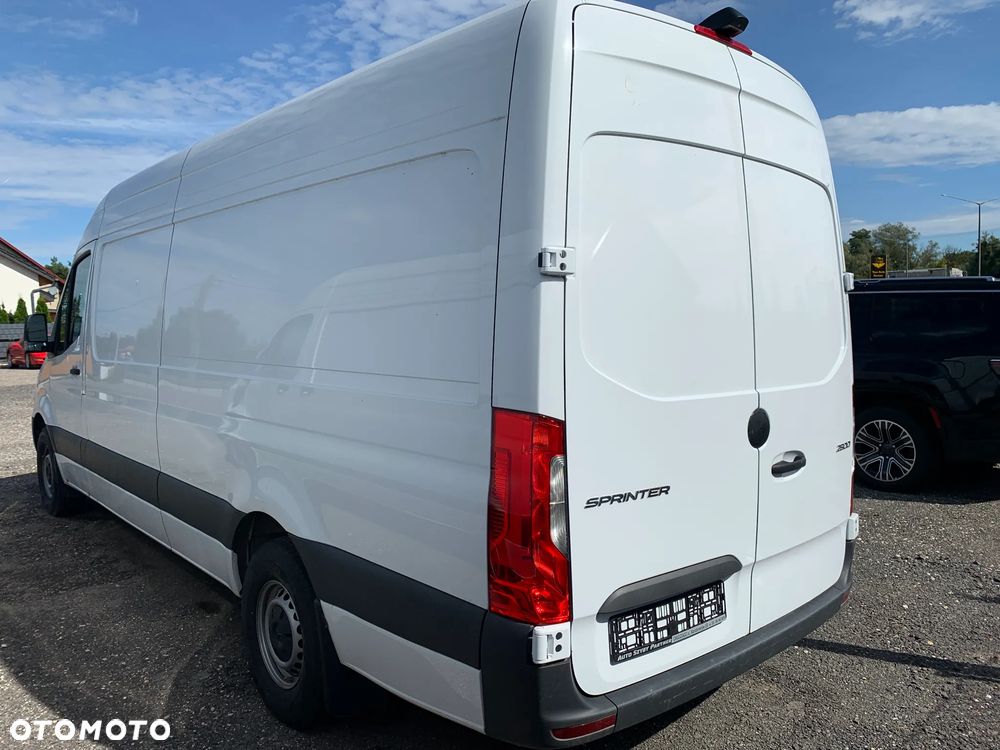 Mercedes-Benz Sprinter - 22