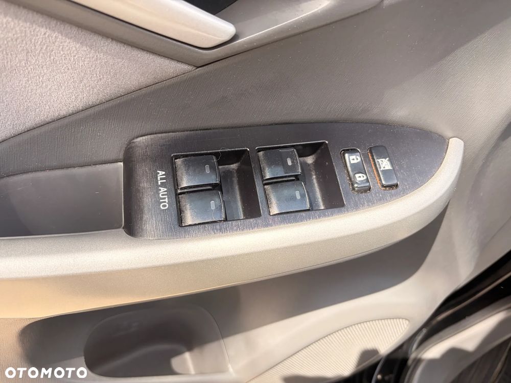 Toyota Prius 1.8 HSD Prestige - 24