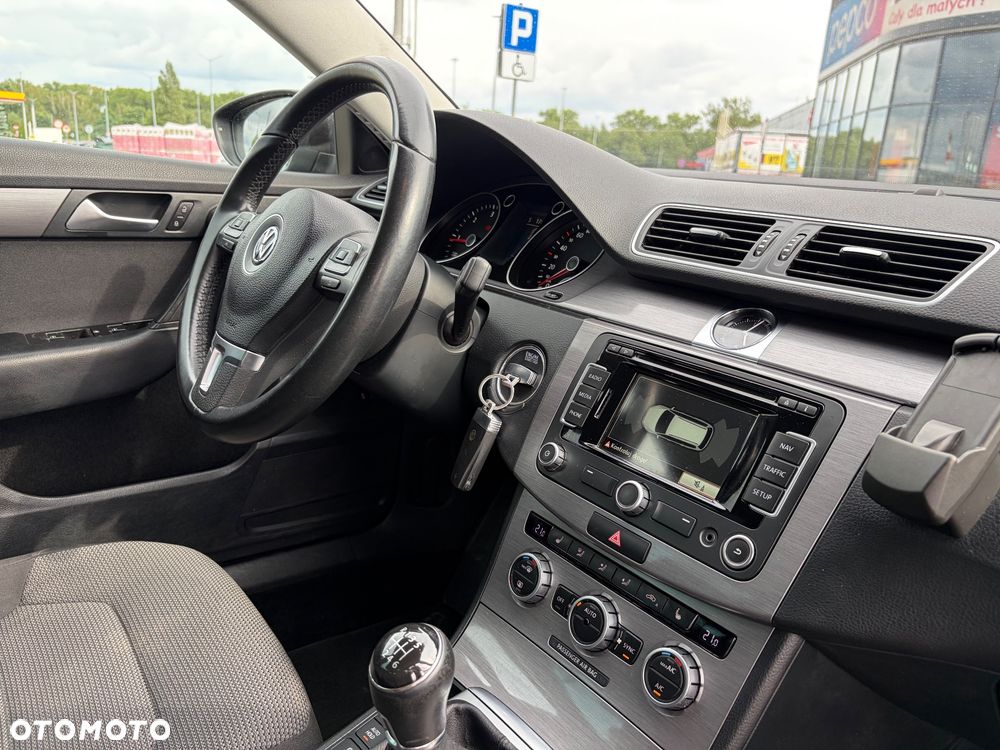 Volkswagen Passat - 16