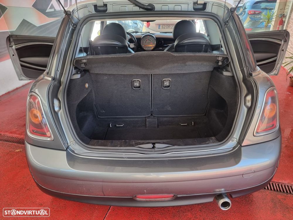 MINI 3 Portas Cooper D - 28