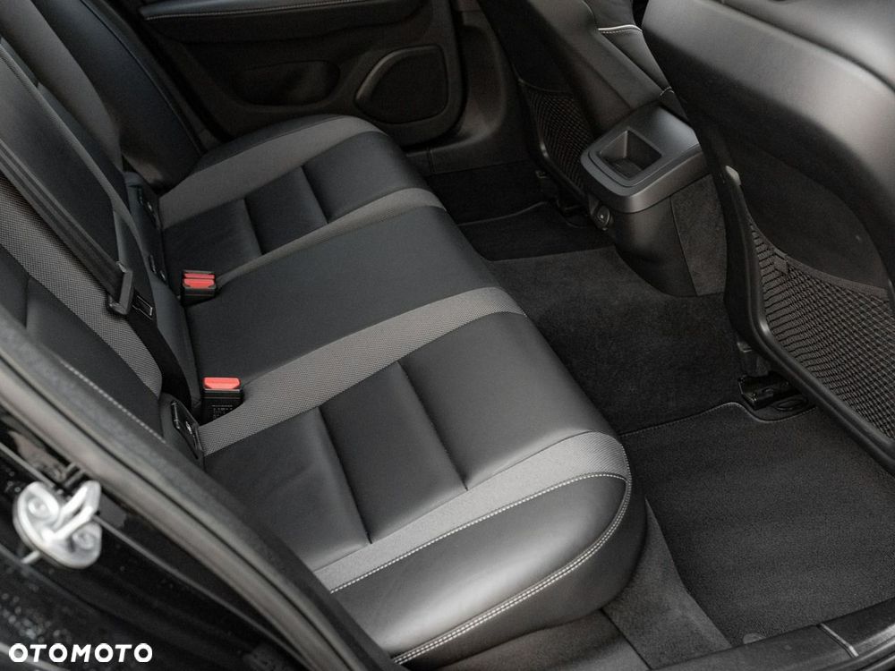 Volvo V60 B4 D Geartronic RDesign - 31