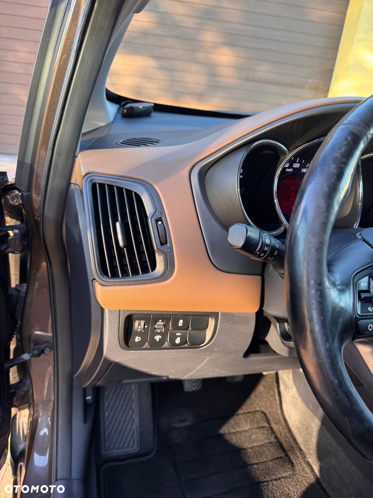 Kia Rio 1.4 L - 3
