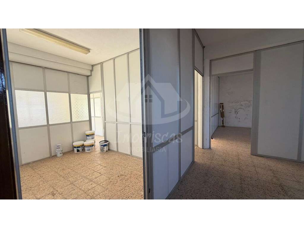 Loja para Arrendamento | 150 m² | Bairro da Fraternidade | São João... - Grande imagem: 3/13