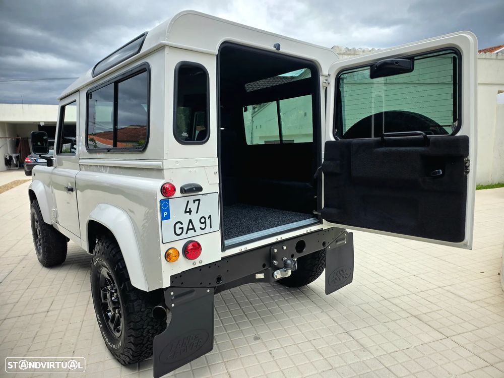 Land Rover Defender - 23