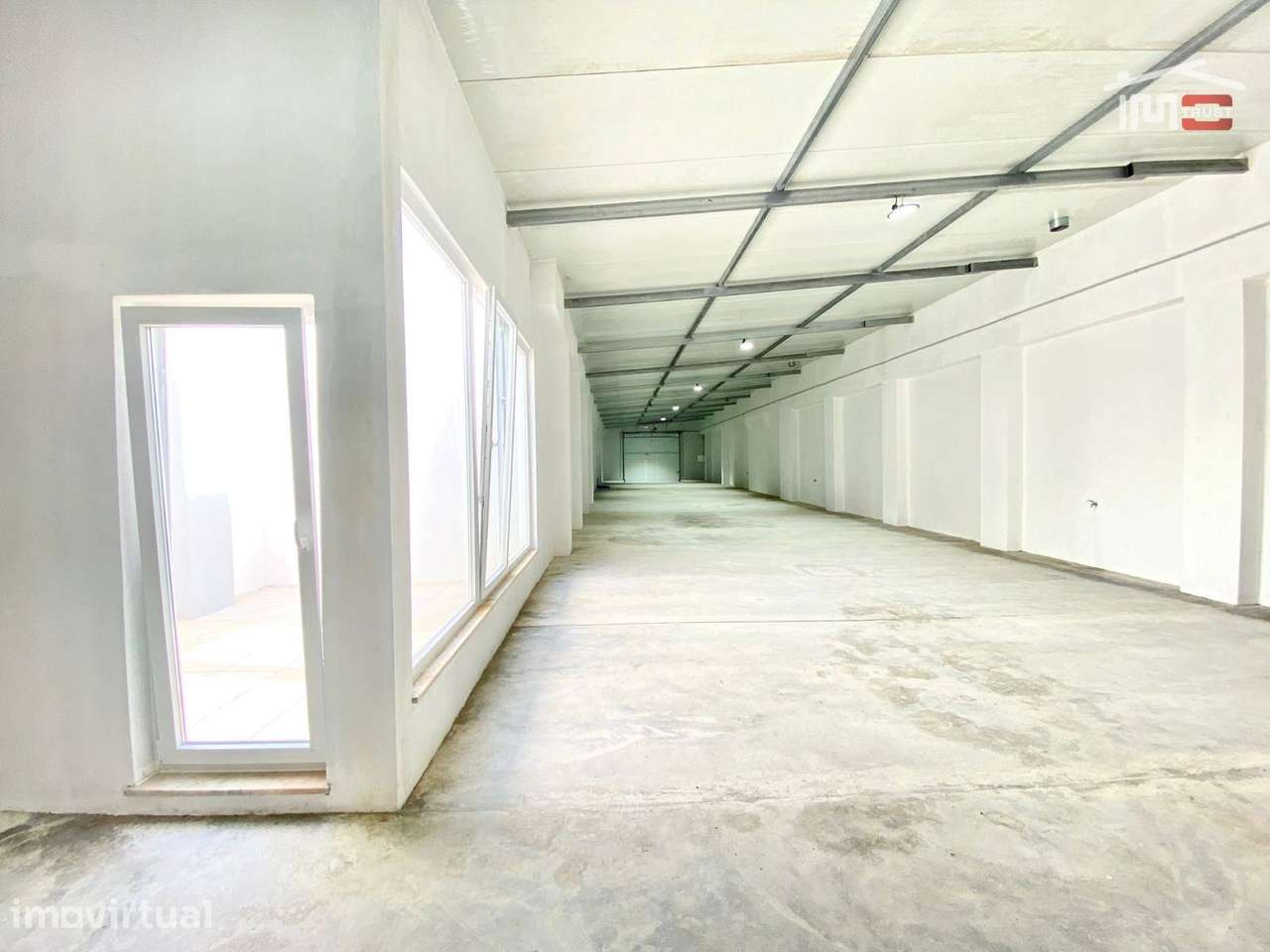 Excelente Armazém com 408 m² -Portão Automático e Salas de Escritório - Grande imagem: 5/34