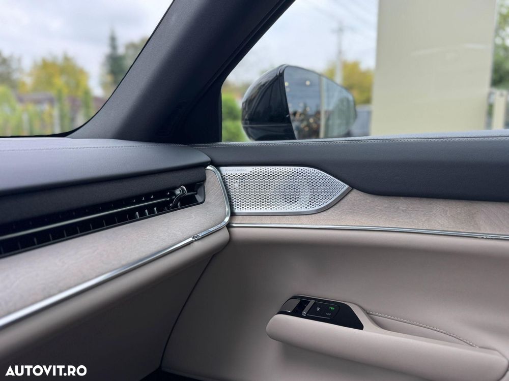 Volvo EX90 - 29