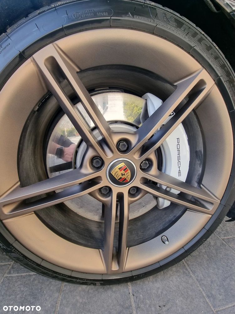 Porsche Taycan Turbo - 7