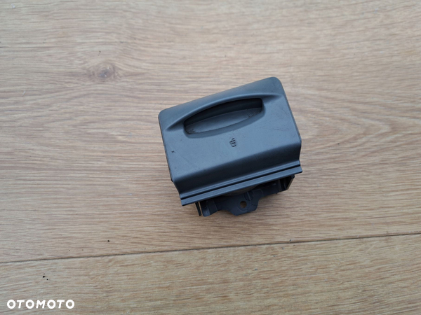 IVECO DAILY IV V 06-14 UCHWYT NA KUBEK CUP HOLDER PRAWY