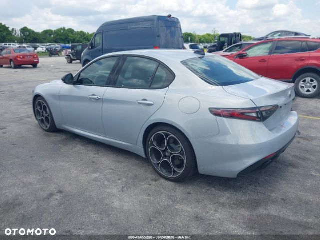 Alfa Romeo Giulia - 4