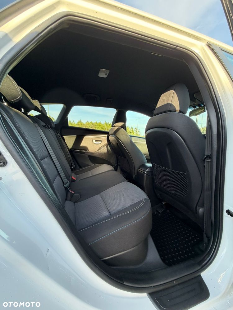 Hyundai i30 blue 1.6 CRDi Passion - 17