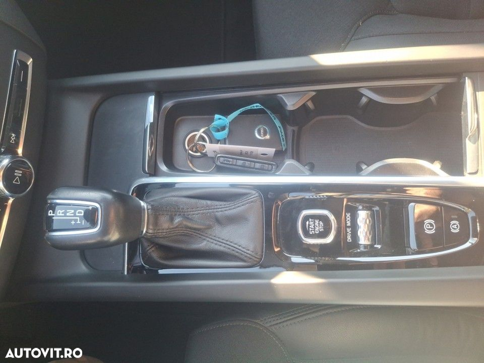 Volvo XC 60 D5 AWD Momentum - 18