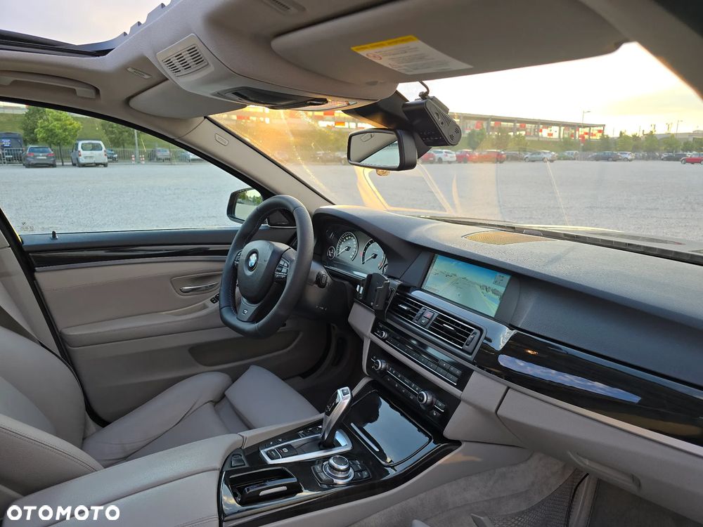 BMW Seria 5 525d xDrive Sport-Aut - 35