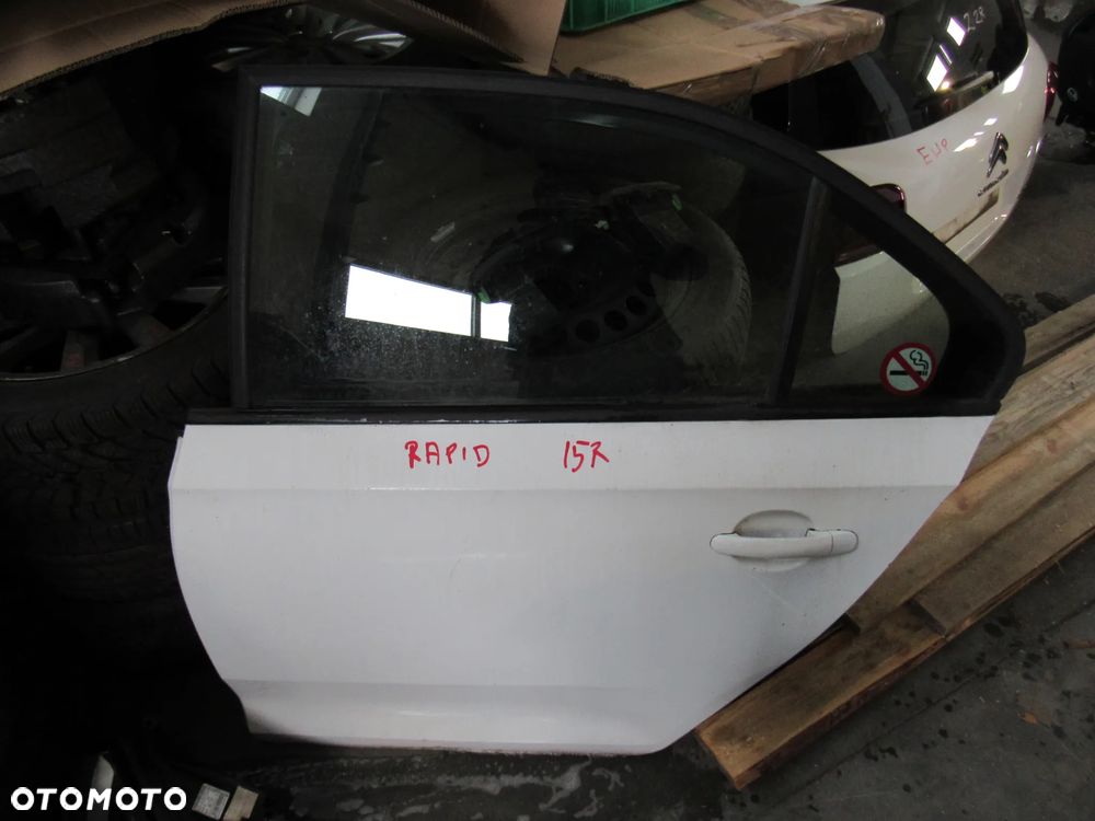 skoda rapid tył lewe drzwi HB 2015r - 1