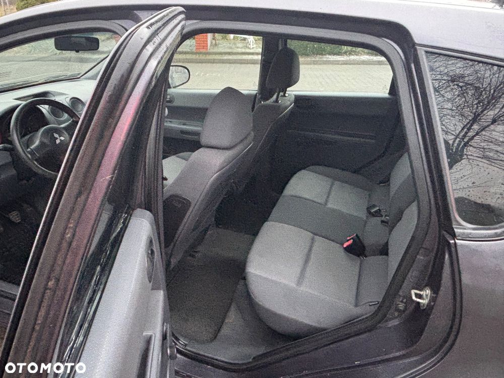 Mitsubishi Colt - 11