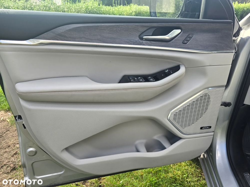 Jeep Grand Cherokee - 22